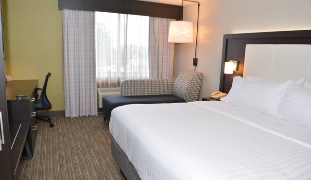 Holiday Inn Express & Suites Waterville - North by IHG