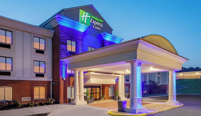 Holiday Inn Express & Suites Lancaster by IHG
