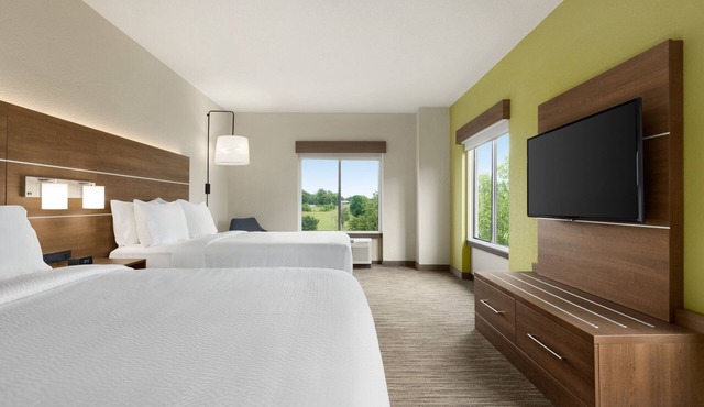Holiday Inn Express & Suites Akron Regional Airport Area by IHG