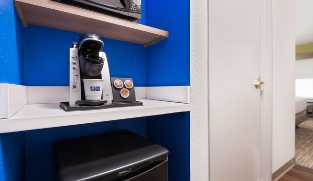 Holiday Inn Express & Suites Columbus Airport East by IHG