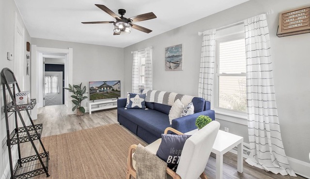 Home with water access ~3 minutes from Yacht Club