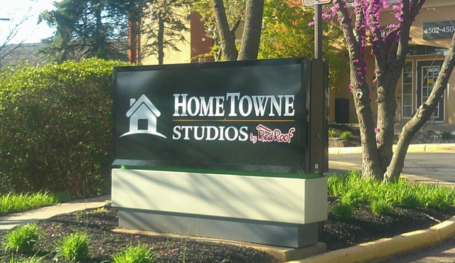 HomeTowne Studios by Red Roof Chantilly in Chantilly