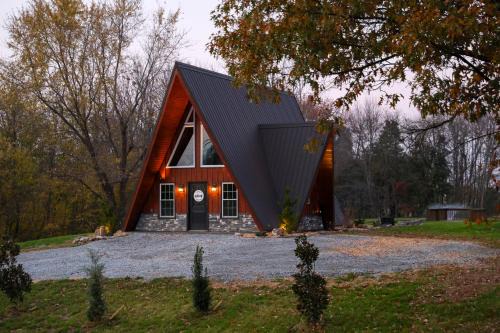 Hot Tub, Fire Pit, On-Site Pond: Cozy Kenton Cabin