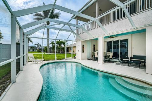 Hot Tub + Fire Pit: Spacious Cape Coral Oasis!