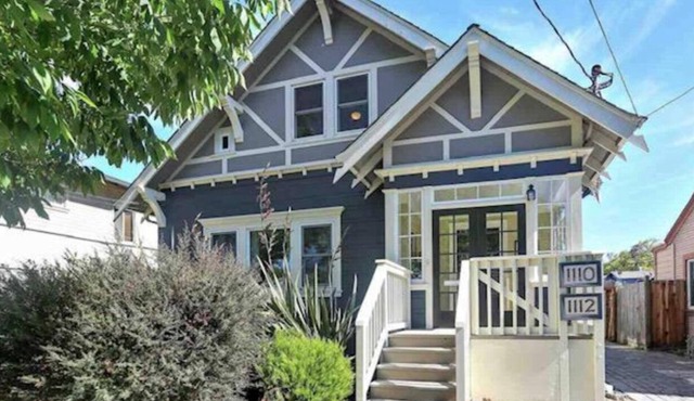 Huge 7 Bedroom - 3 Bath House w Hot Tub