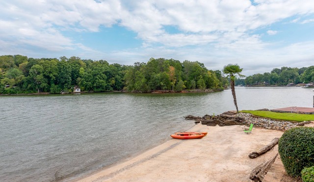 HUGE Lake Mansion w/Beach + 2 Great Rooms + Movie Thtr + Dock + Boat Avail