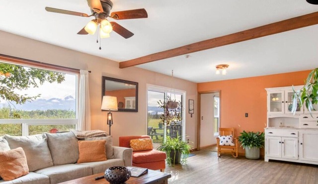 Hyer Mountain Vista-The Farmhouse