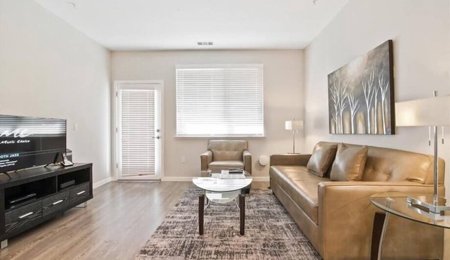 Ideal for Medical Pros | In-unit Laundry & Kitchen | Menlo Park