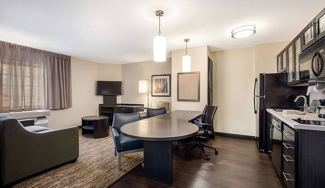 Ideal Mix of Comfort and Value! 3 Relaxing Units, Near Geroux Herb Gardens