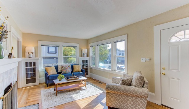 In the Heart of Berkeley, CA! Charming 2BR Home
