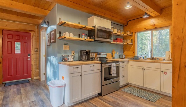 Iniakuk Forest Cabin Sleeps 4