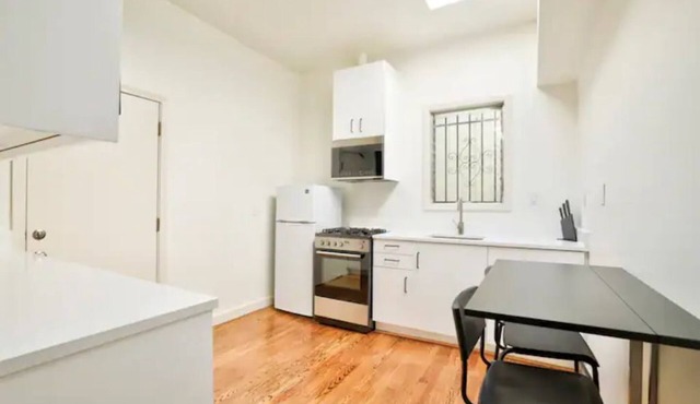 Inner Mission Cottage. Close to Tartine!
