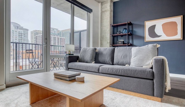 Inviting River North 1BR w/Outdoor Pool, 1 Block to L, by Blueground in Chicago