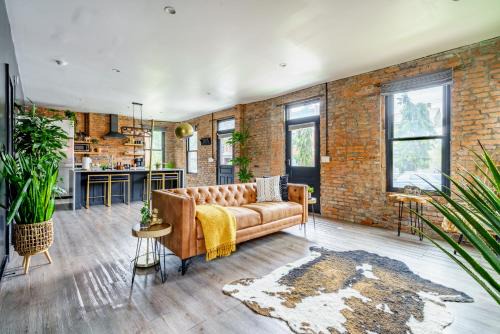 Jungle House Downtown Columbus - Modern Boutique Suites