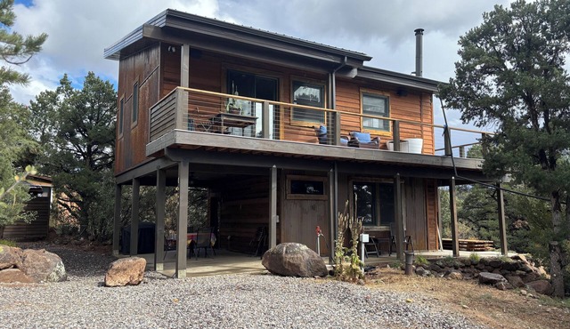 Juniper House: Your Serene Boulder, Utah Mountain Retreat