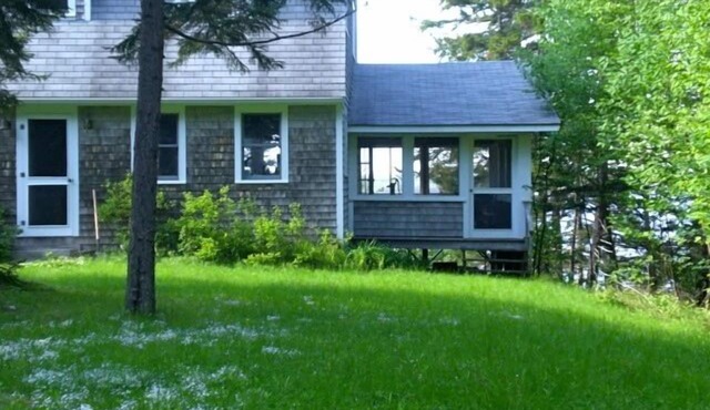 Kayaker's paradise at Piper's Nest Cottage overlooking Smith Cove