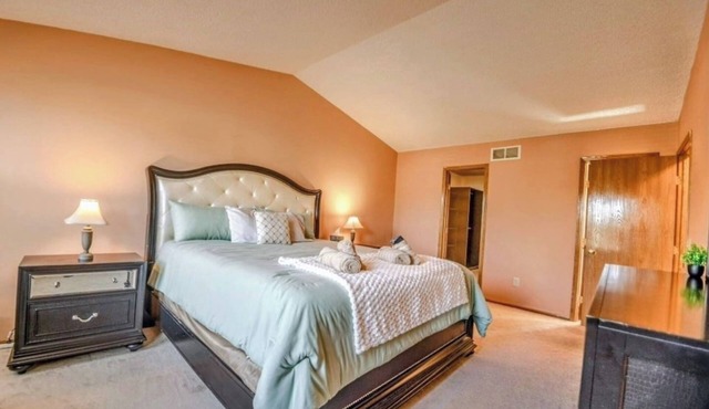 King Suite Oasis>Quite/Clean+WiFi+Spacious