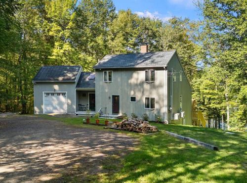 Kinney Cabin: 5-Bedroom Lakefront Home