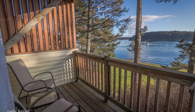 Kodiak Awesome View Vacation Rentals: The Captains Quarters