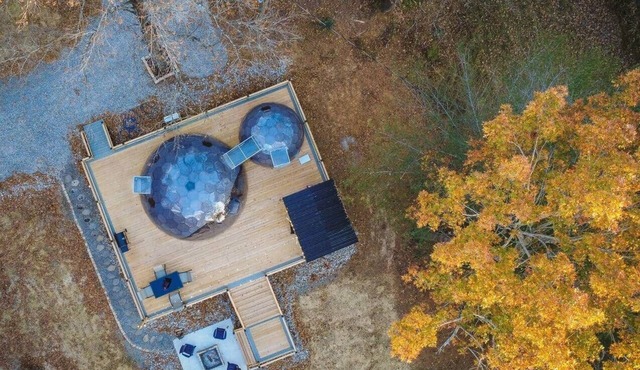 Lake Double Dome w Hot Tub – Space Cowboy Retreat!