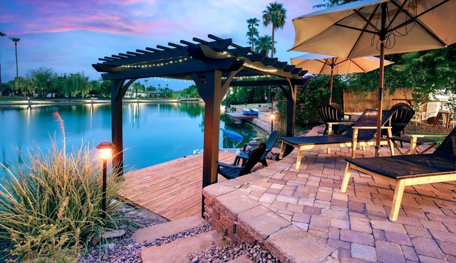 Lake Front Paradise, Pool and Hot Tub-Bubbly