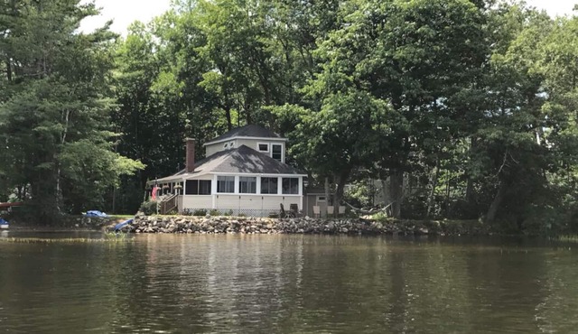 Lake Front Taylor Pond Cottage