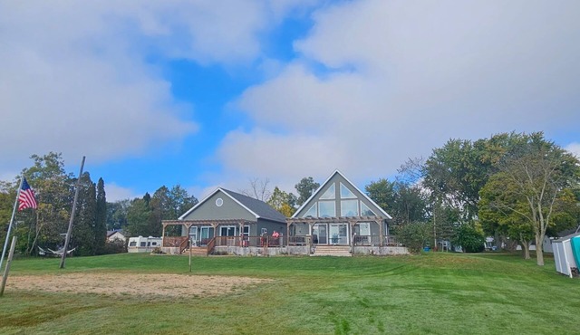 Lake house with Family Friendly atmosphere