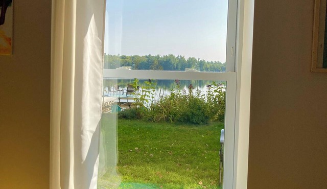 Lakefront 15 mins from Portland with beach and fenced in yard