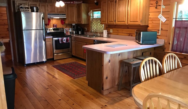 Lakefront 3 Bed, 3 Bathroom log cabin in White Mountains
