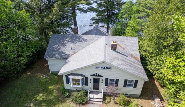 Lakefront cottage w/beautiful views of Moosehead Lake & Big Moose Mountain