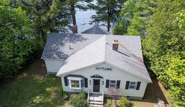 Lakefront cottage w/beautiful views of Moosehead Lake & Big Moose Mountain