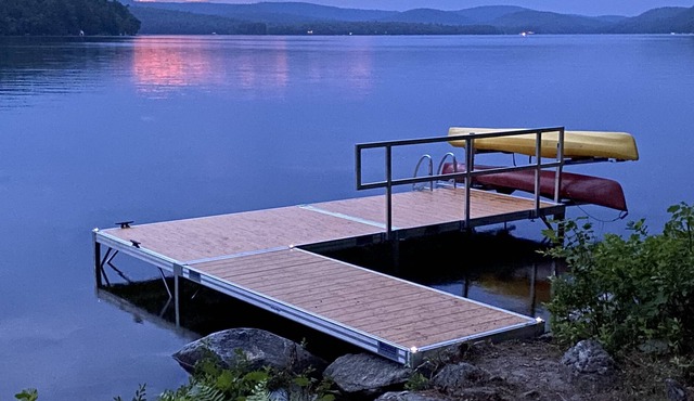 Lakefront Cottage with Sandy Beach across from Belgrade Golf Course.