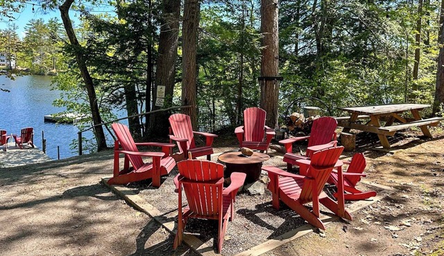 Lakefront Escape w/Dock, Water Toys & Grill