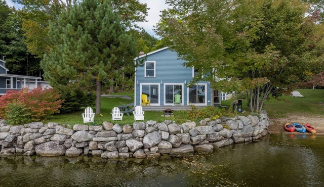 Lakefront home: beach + screened porch near Acadia