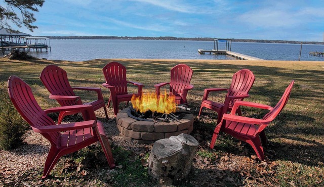 ‼️Lakefront Home w/Dock, BBQ in Peaceful Flint