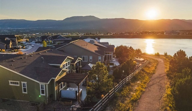 Lakefront Spa Luxe View & Theater & Game Lounge Sleeps 10 USAFA 10 Min