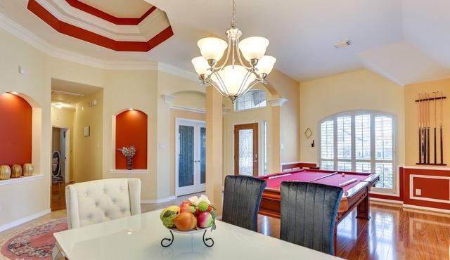 Lakefront Texas Abode w/ Pool Table & Private Dock