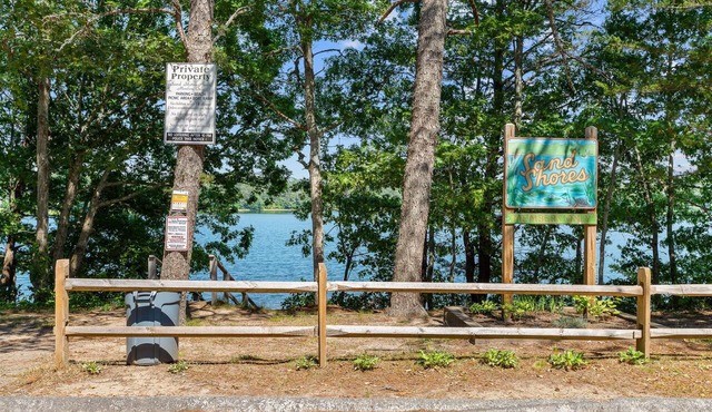 Lakeside Cape Cod Family Firepit Near Beaches in Barnstable