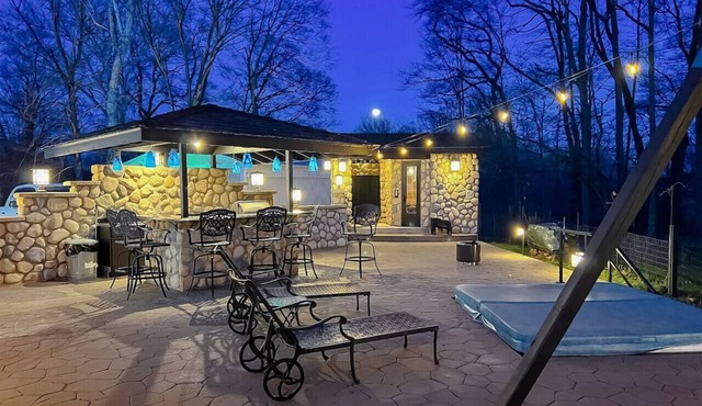 ~Lakeside Oasis~ Cozy lakefront home on Rocky Fork Lake w/hot tub ~ Family Friendly