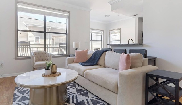 Landing | Amazing 1BD, Courtyard, Gym