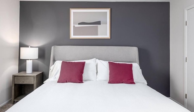 Landing at Oak Creek at Polaris - 1 Bedroom in Downtown Columbus