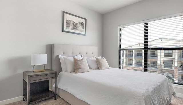 Landing | Beautiful 2BD, Pool, Clubhouse in Katy