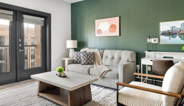 Landing | Chic 2BD, Gym