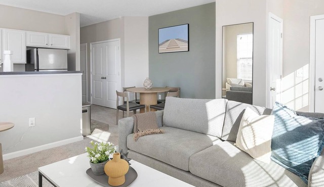 Landing | Modern 2BD, Pool, Gym
