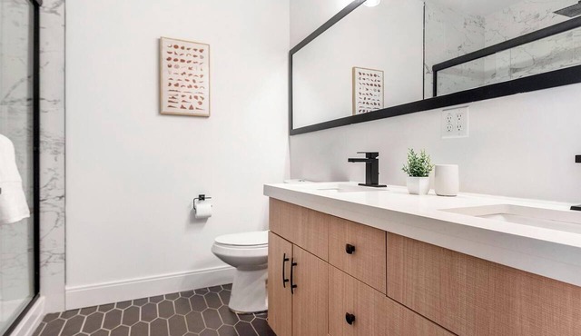Landing | Modern 2BD, Yoga Studio, Gym