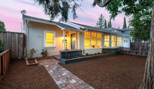 Large 2BD, 2BA Private Whole House Walking Distance from Downtown Mountain View!