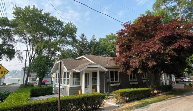 Large 3 Bedroom/2.5 Bath Home w/Lake Views, Decks Galore and Firepit!