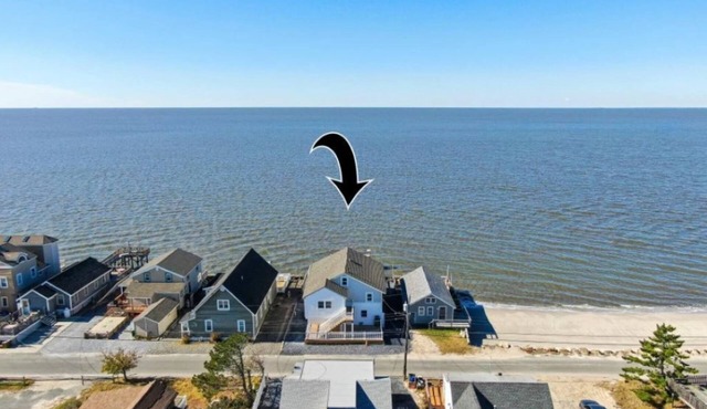 Large Bayfront Home, Sleeps 15 – 2 Full Floors, Perfect for Multiple Families
