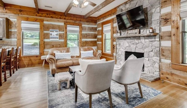 Large, Lakefront Luxury Cabin on Lake Norman