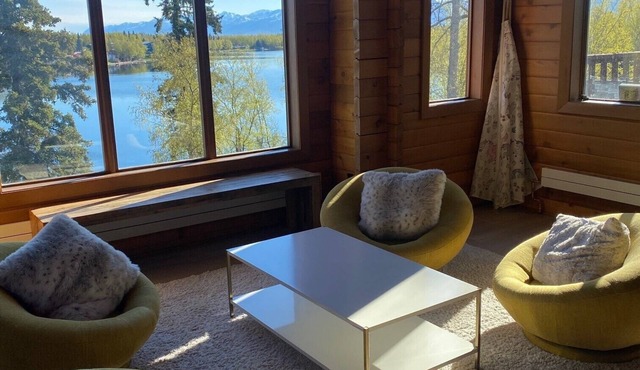 Large luxurious lakefront home with water toys & mountain view in Anchorage